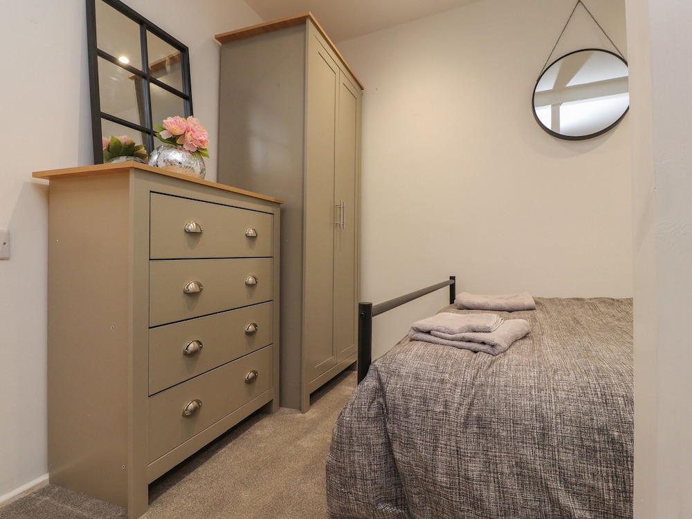 Basement Flat 43