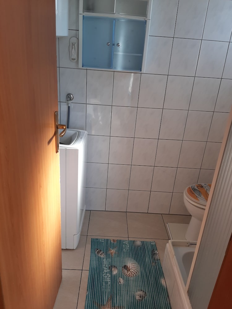 Impeccable 2-bed Apartment in Zaton view 5
