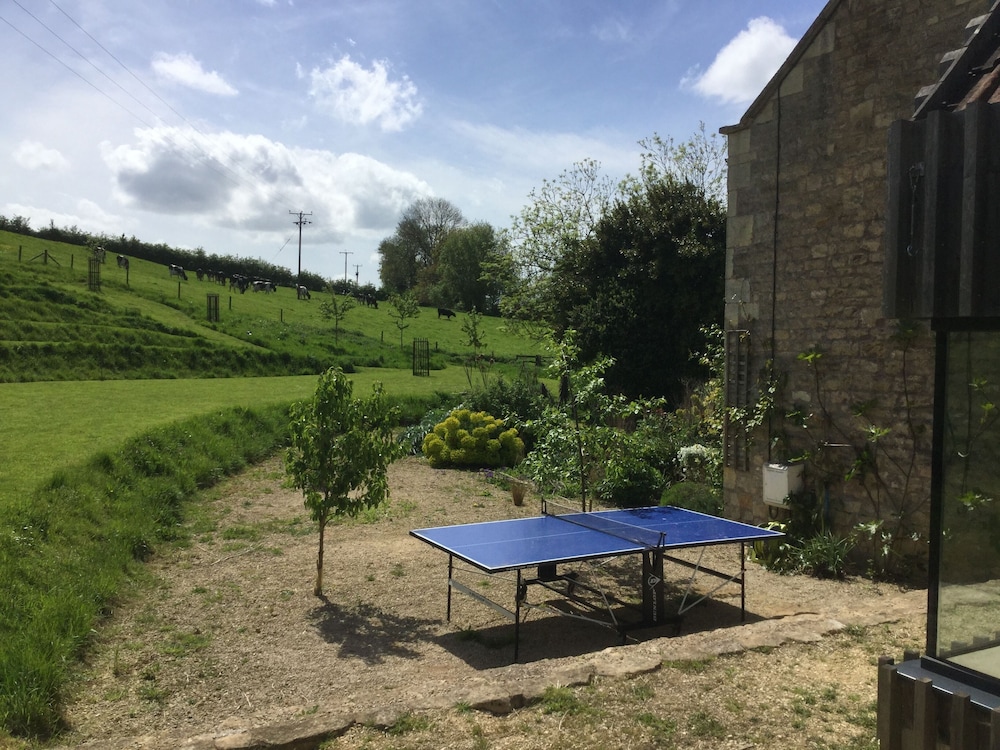 Large Boutique Holiday House With hot tub Near Bath view 2