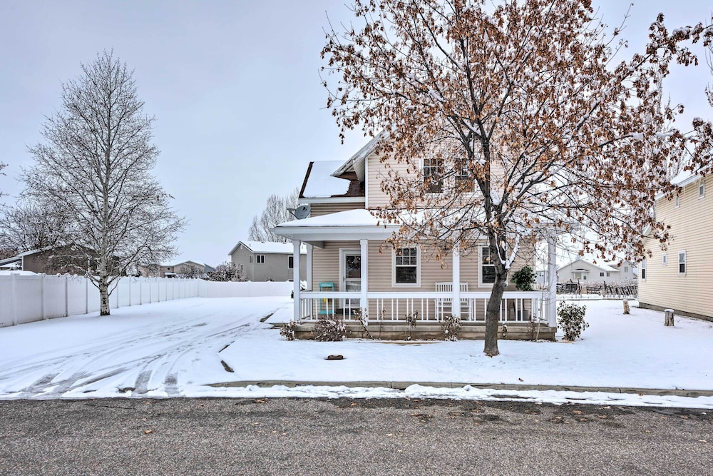 Logan Vacations - Family-friendly Logan Farmhouse w/ Yard  Near USU - Property Image 2