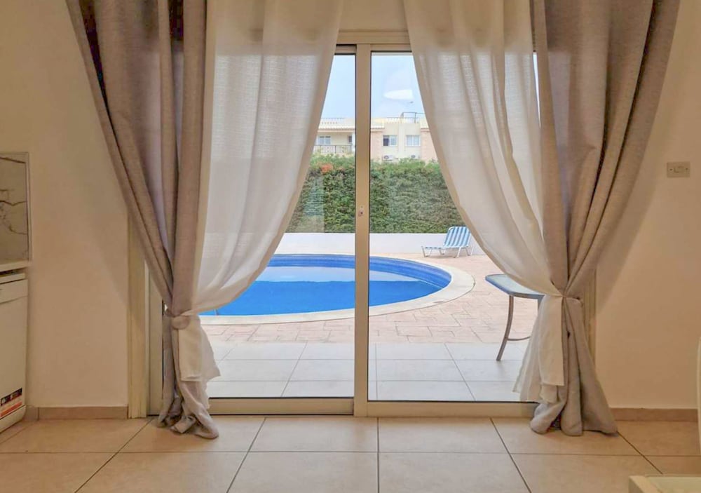 Sunshine Apartment in Pafos