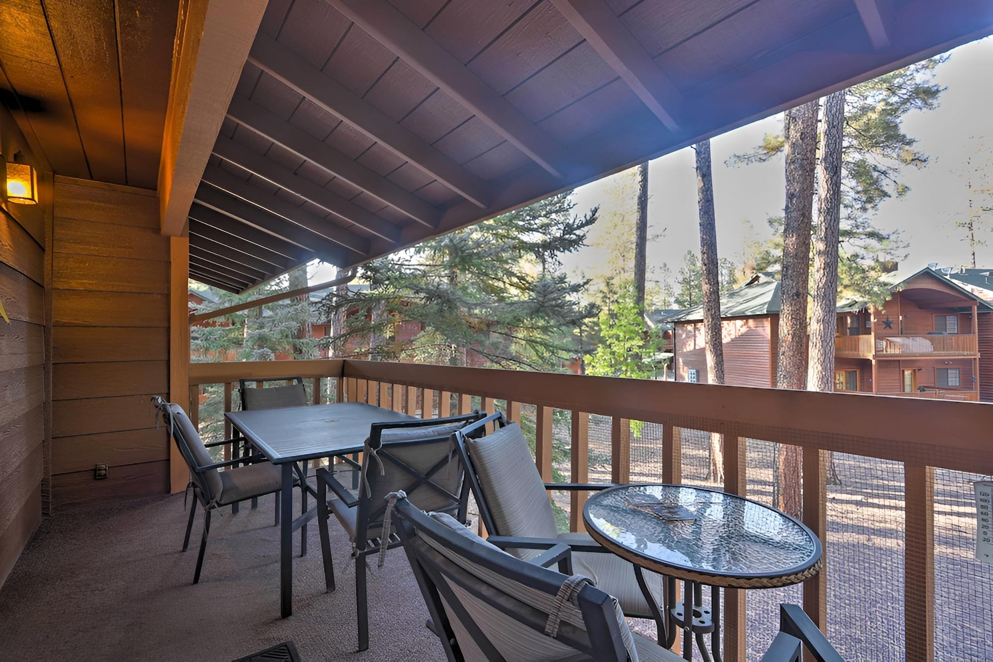 Pinetop Condo w/ Balcony, 4 Mi to White Mtn Hiking view 3