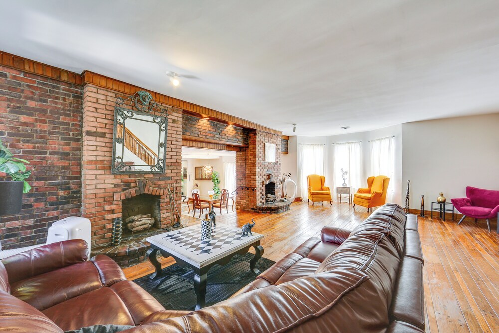 2 Mi to Dtwn Pittsburgh: Family-friendly Townhome!