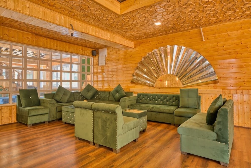 Xenious White House Eco Resort