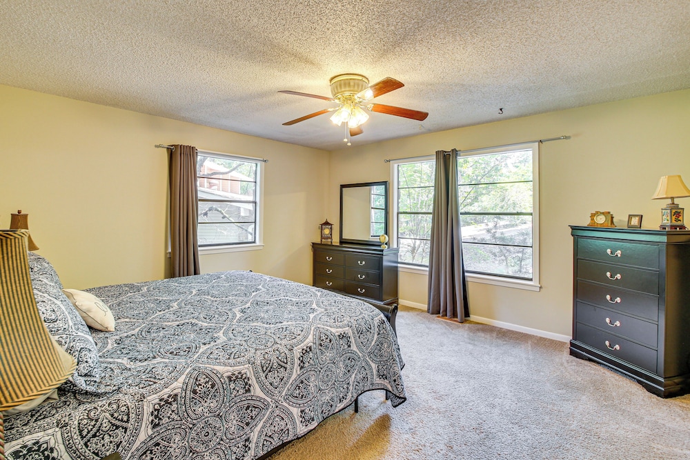 1/2 Mi to Desoto Lake: Hot Springs Village Home