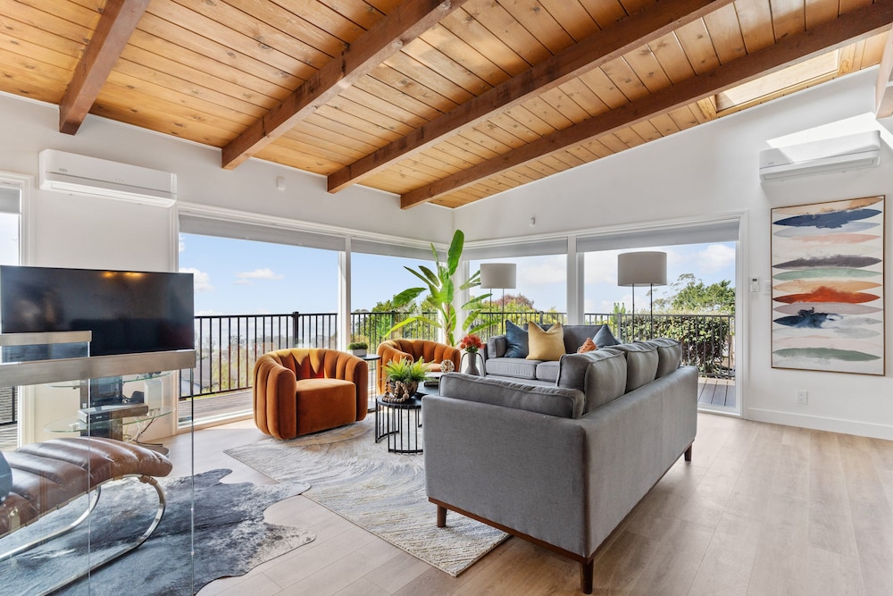 Serene Oceanview Escape With Expansive Deck 3 Bedroom Home