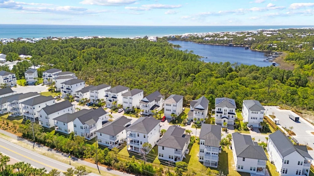 Family-friendly Coastal Escape Grill, Decks & More!