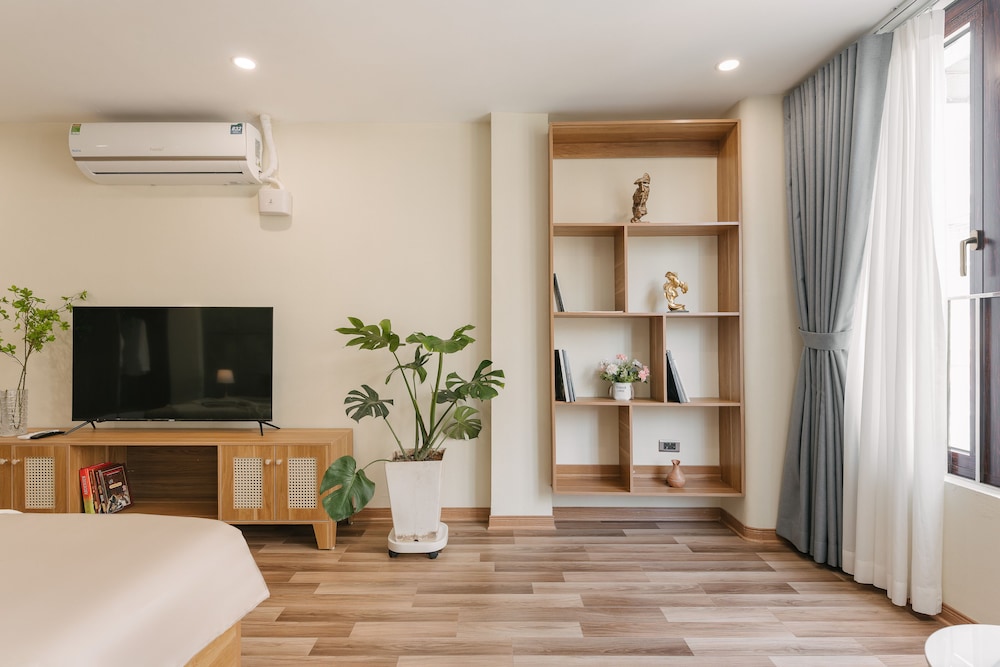 Tamundi Homestay Train street view
