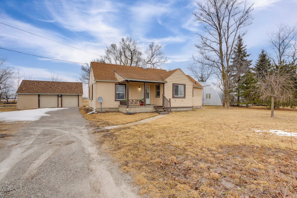 Rural Retreat Near Golf Courses in Ottawa Lake!