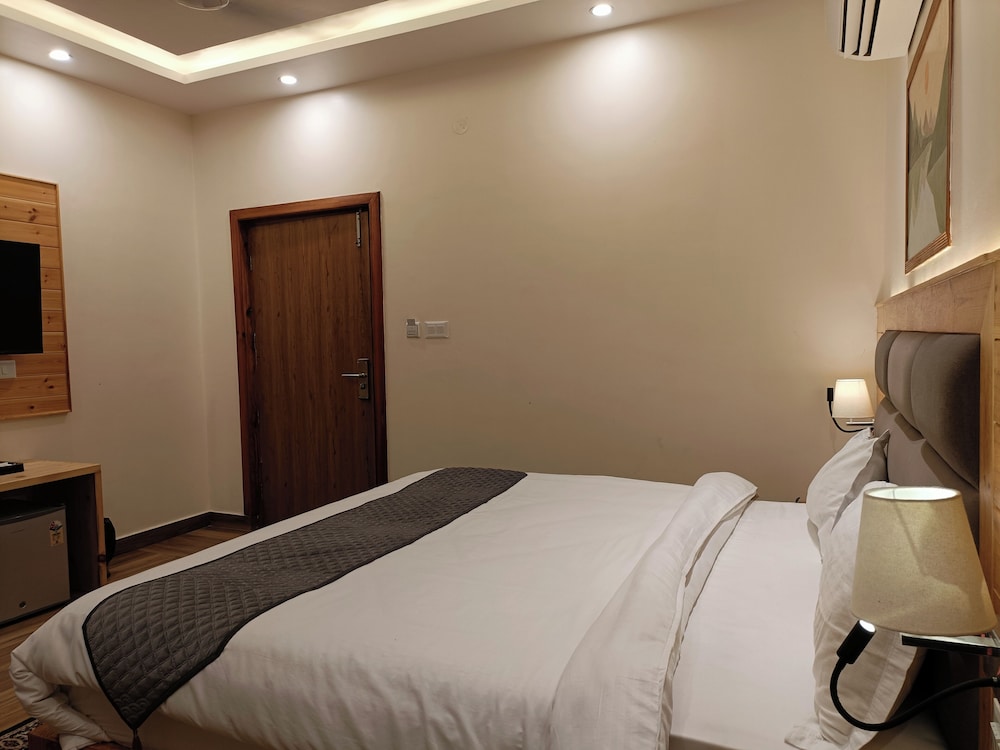 Heryk Hillview Hotel