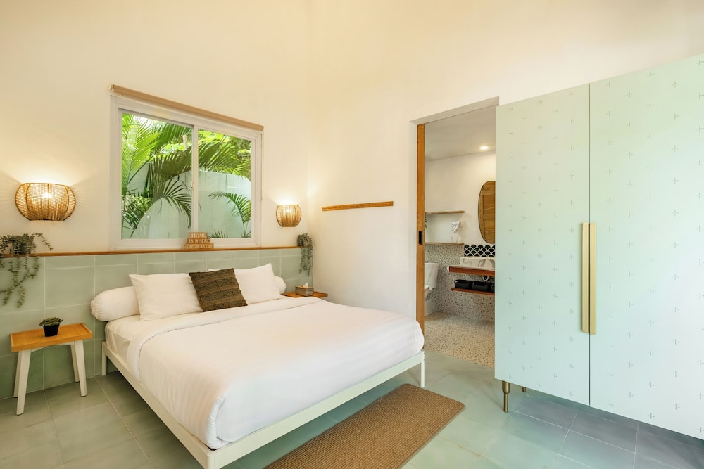 Tropical 1BR Private Pool Villa, 8 mins to beach In Uluwatu