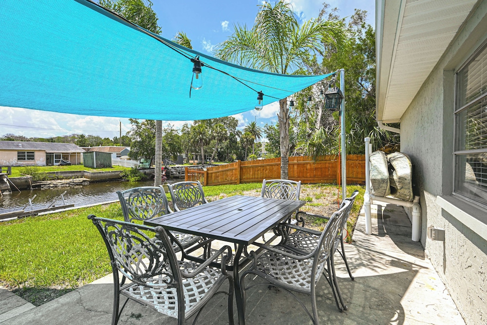 Swim, Fish & Relax: Port Richey Gem w/ Yard!