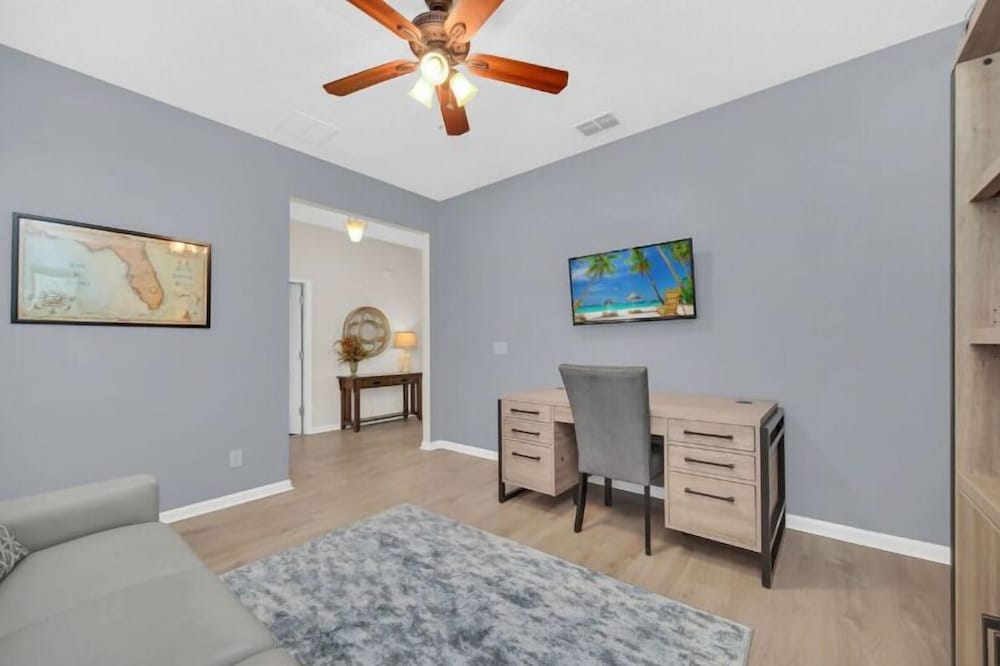 Stunner 6Br W/ South Pool, Lake View & Near Golf