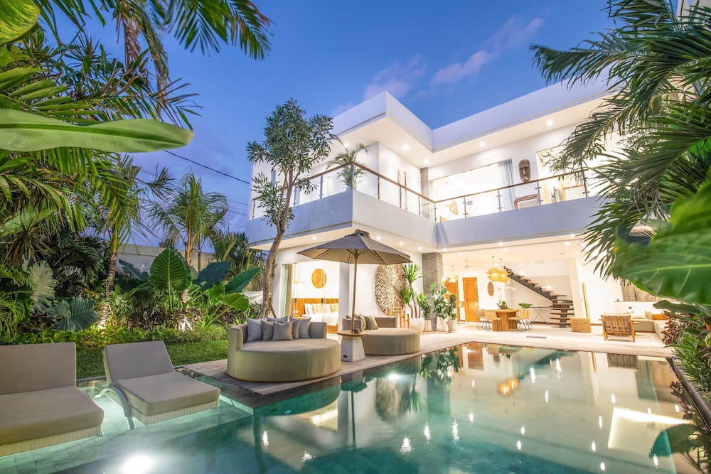 sol N1 Incredible 4 Bds Villa Near Finns Club