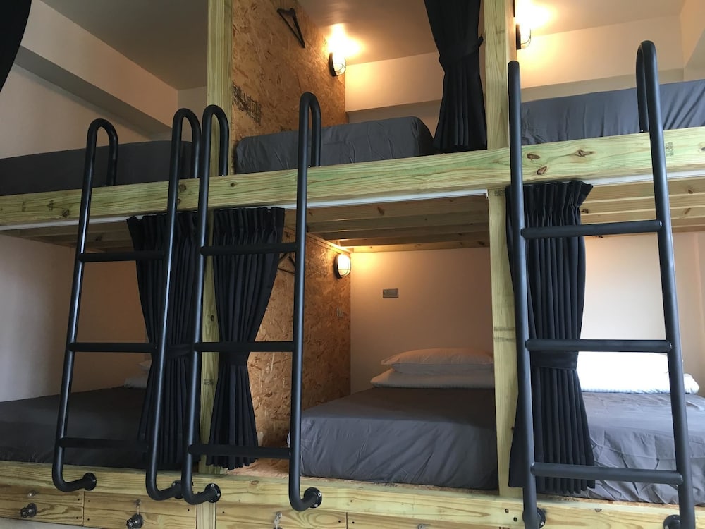 Wave Backpackers - Hostel