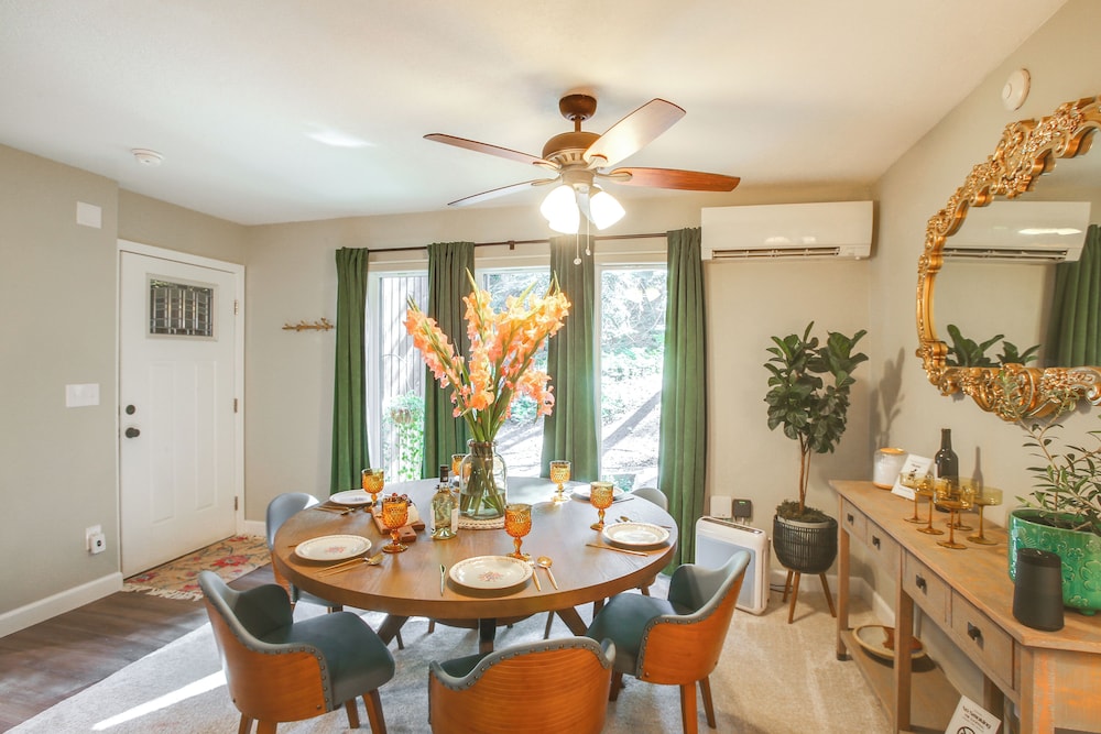 Twin Lakes Retreat: Lake, Pool & Golf Access!