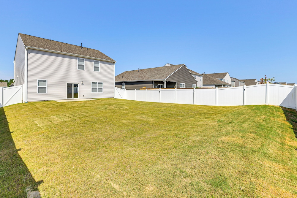 Pool Access, 2 Mi to Main St: Fountain Inn Home!