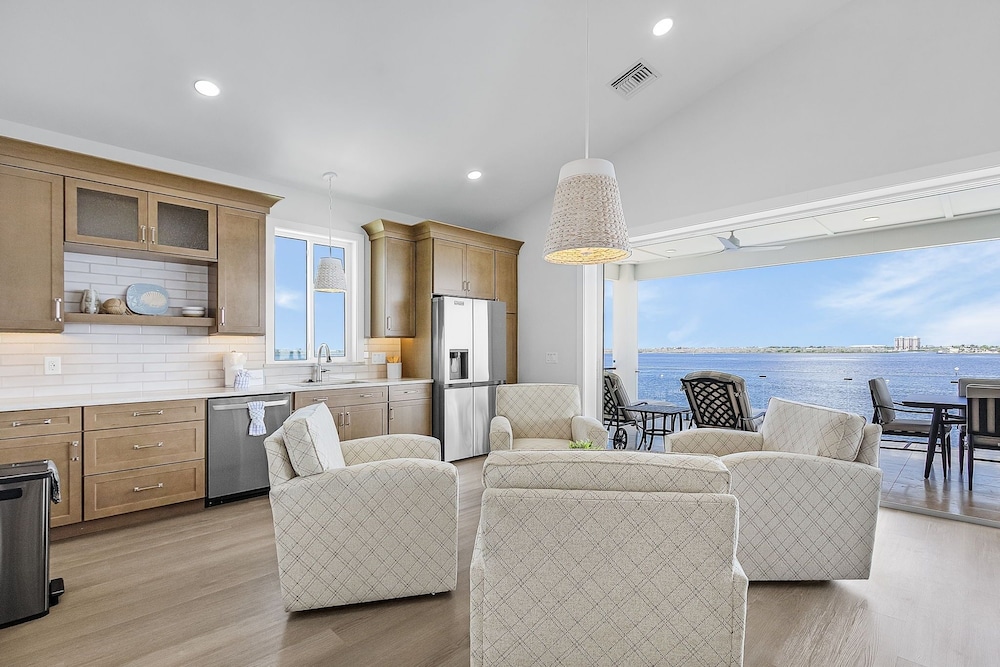 319 Bay & Beach Blessings: Pool Home W/ Water Views! 4 Bedroom Home