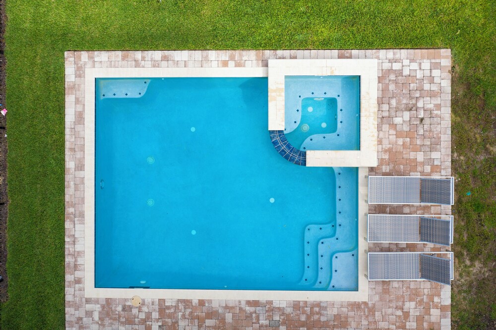 Luxurious 5Bd Single Family w Pool Jacuzzi Encore Resort 7432 view 2