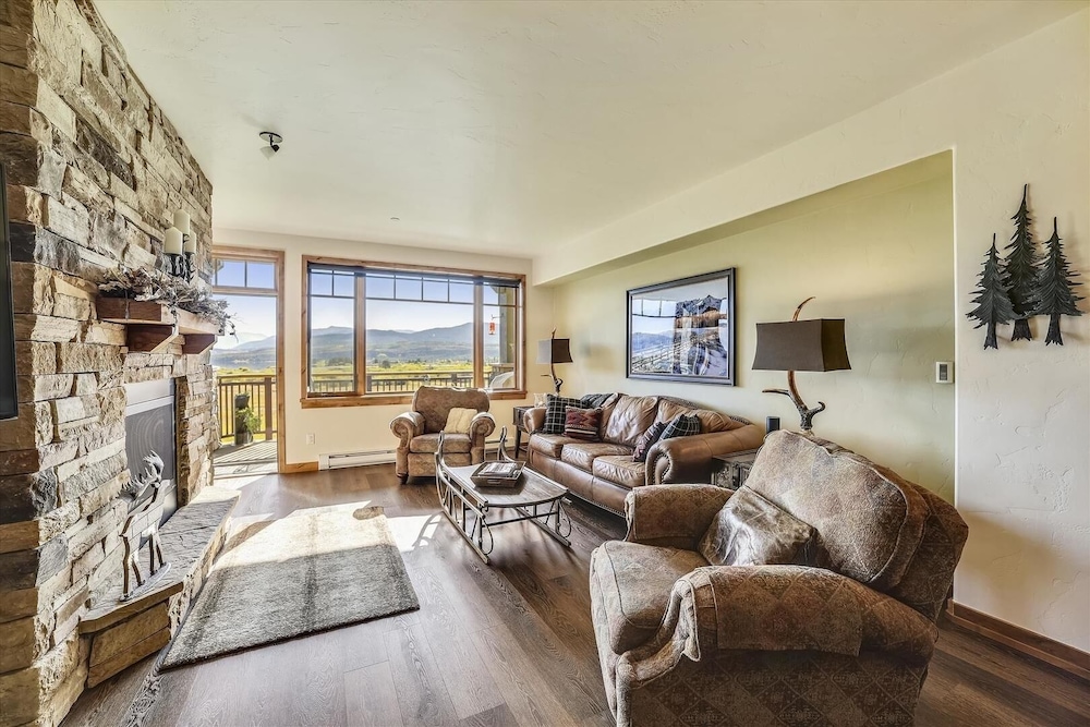 Timberline Cove 203 2 Bedroom Condo by RedAwning
