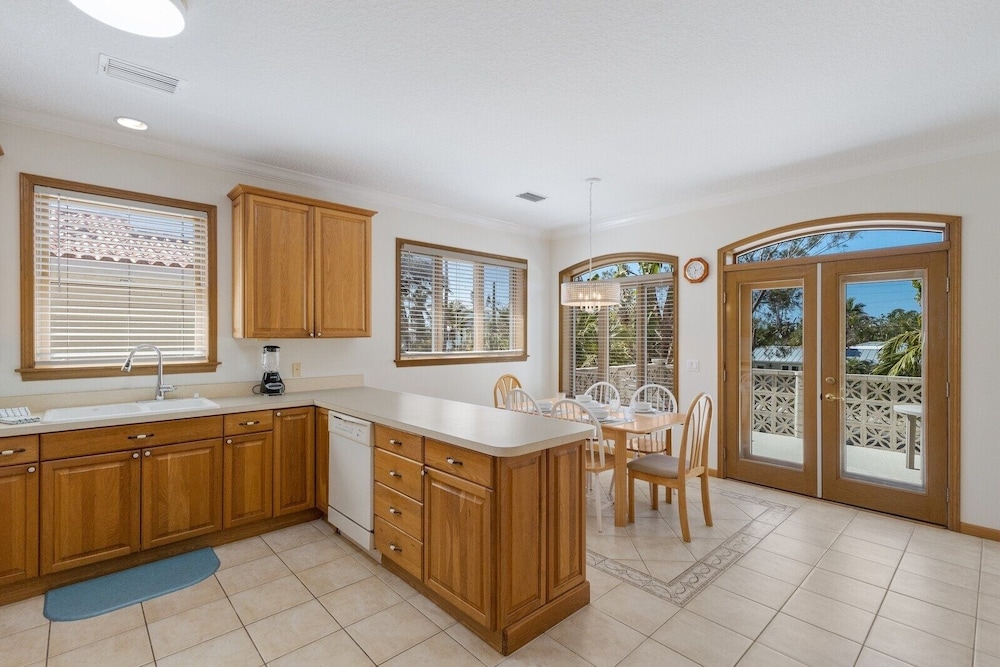 Dolphin Watch 3 Bedroom Home