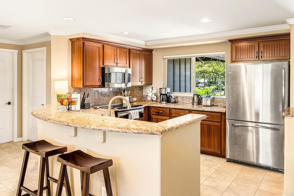 Ocean & Mountain Views - 2BR With Loft, 4 Beds - Relax in Luxury - Vrkcv