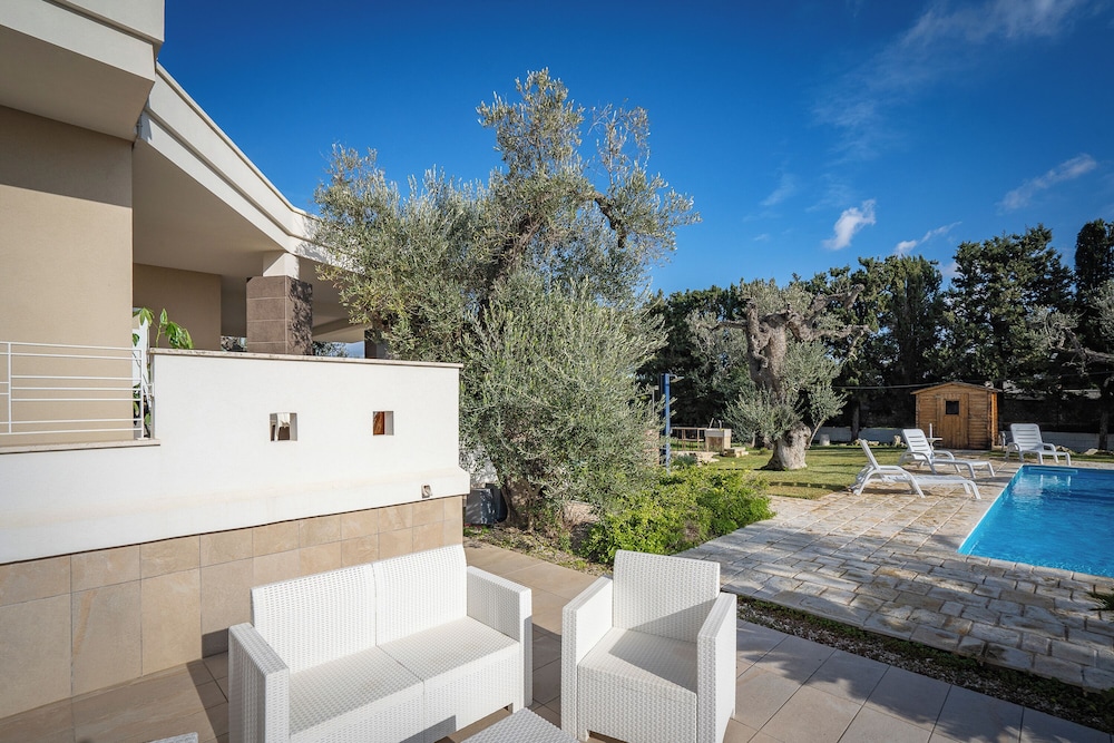 Villa Torricella Pool and Sunny Garden