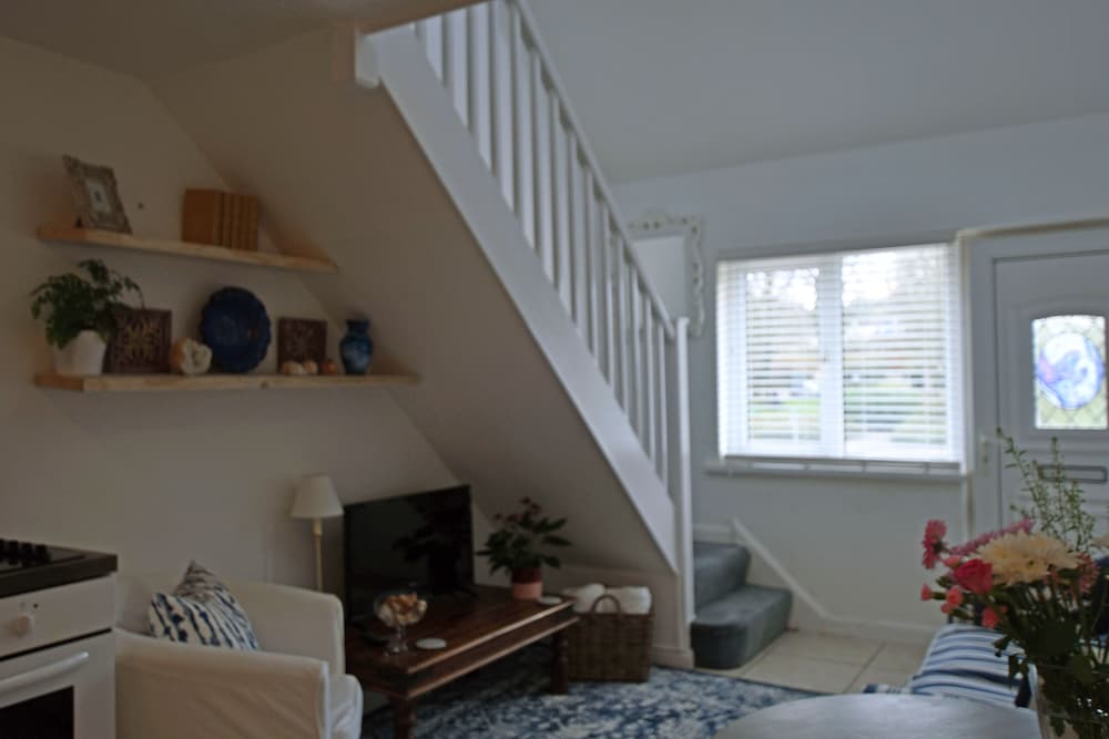Charming 1-bed Cottage in Pembroke Close to Castle view 2
