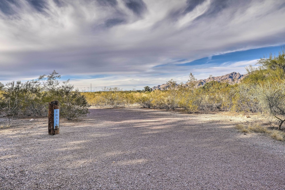 Sunny Tucson Townhome w/ Patio & Mountain Views! view 3