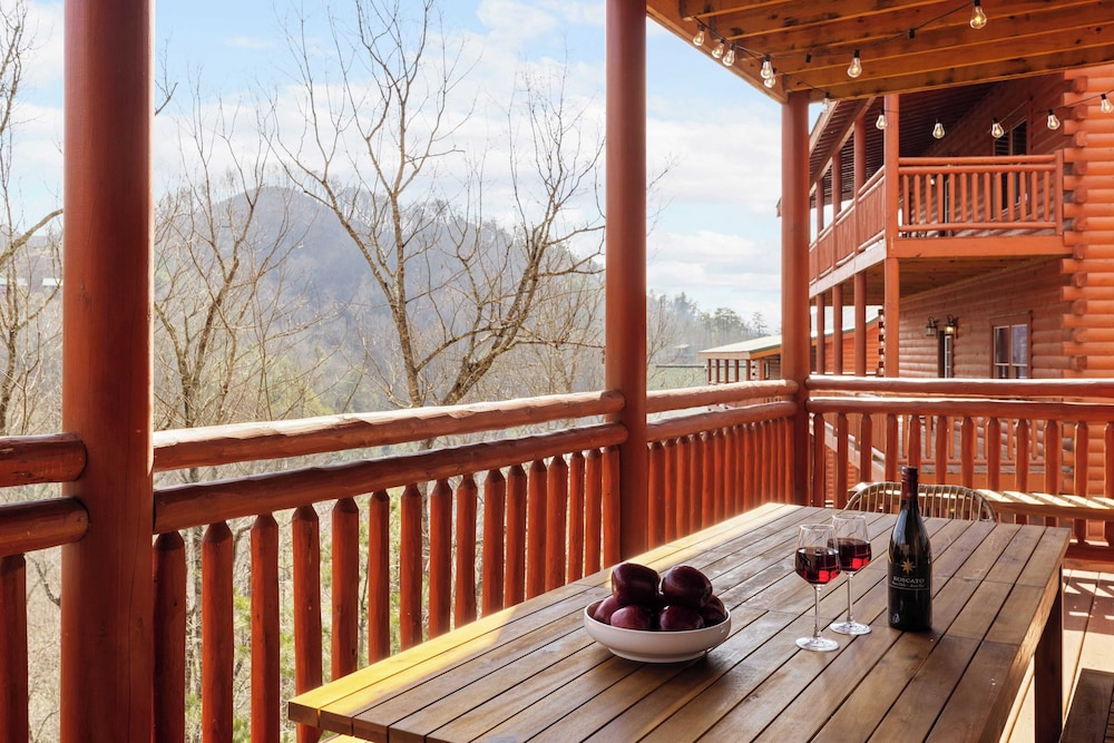 Sleeps 20! Indoor Pool & Home Theater Redesigned Boulder Ridge by Avantstay