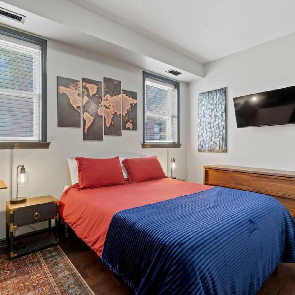 Charming DC Rowhouse Condo - Ideal Long-term Stay