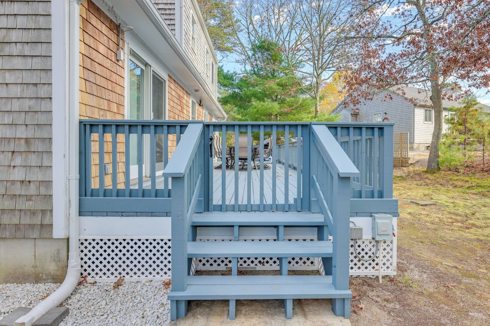 6 Mi to Beach: Home w/ Deck in Brewster!