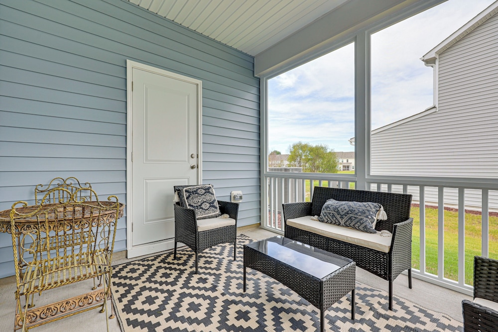 Screened Patio: Townhome 3 Mi to Dtwn Wilson!