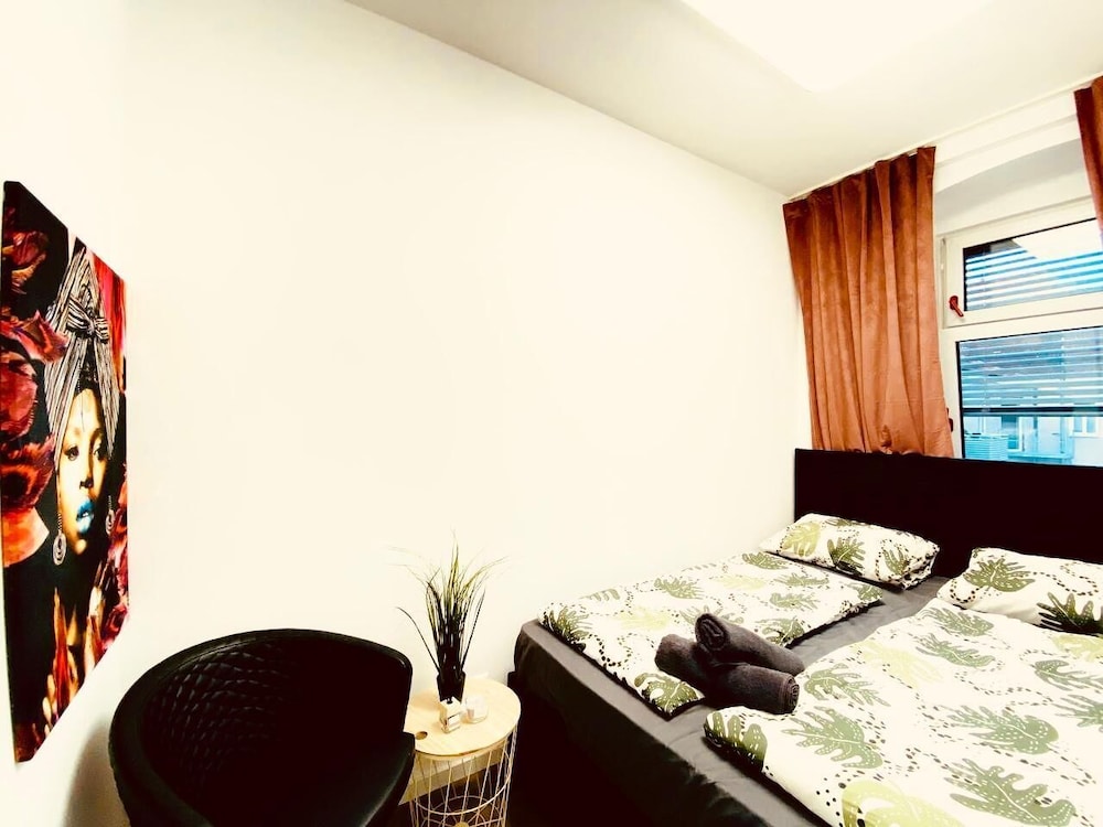 7BR Apt for 15P Near Schönbrunn