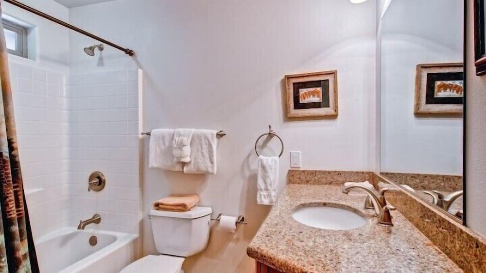Scenic Wonders  Bear Den 5 Bedrooms view 4