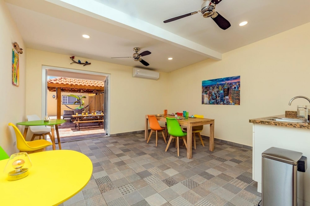 NEW 6br6 5BA Villa 200m to Beach w Privatepool