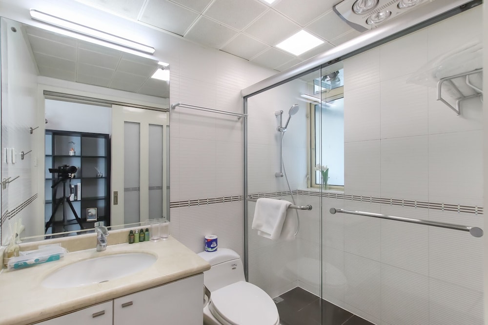 Tyms 2BR Apt Near ITC Xujiahui Line1 11