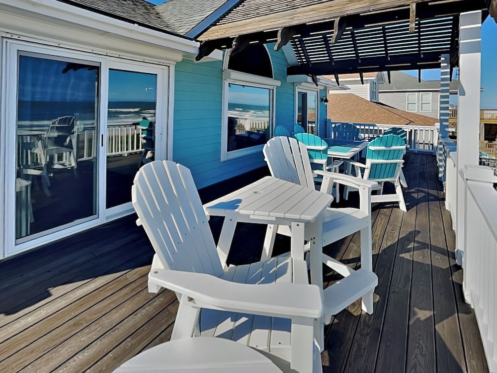 Blue Me A Wave by Topsail Realty