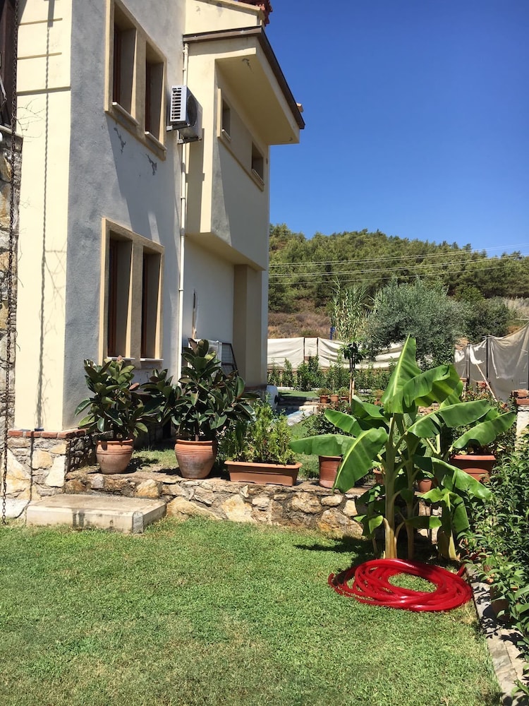 Villa B Calis Beach