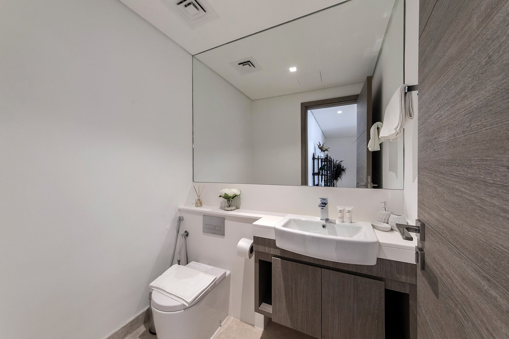Luxe 3BR with Burj Khalifa view