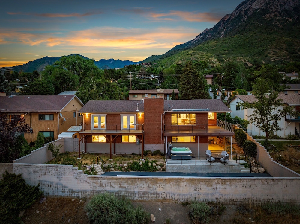 All-new Luxe Stay Views, Sauna & Hot Tub 7 Bedroom Villa