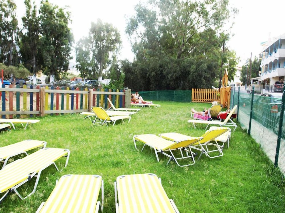 Haris Apartments