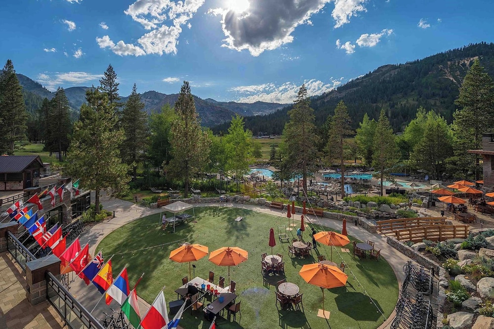 1BR Condo w/ Access to Resort Pools, Spa & Gym