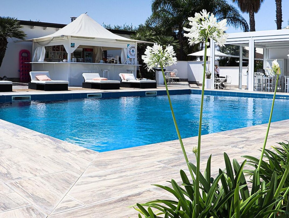 Female Resort photo 2