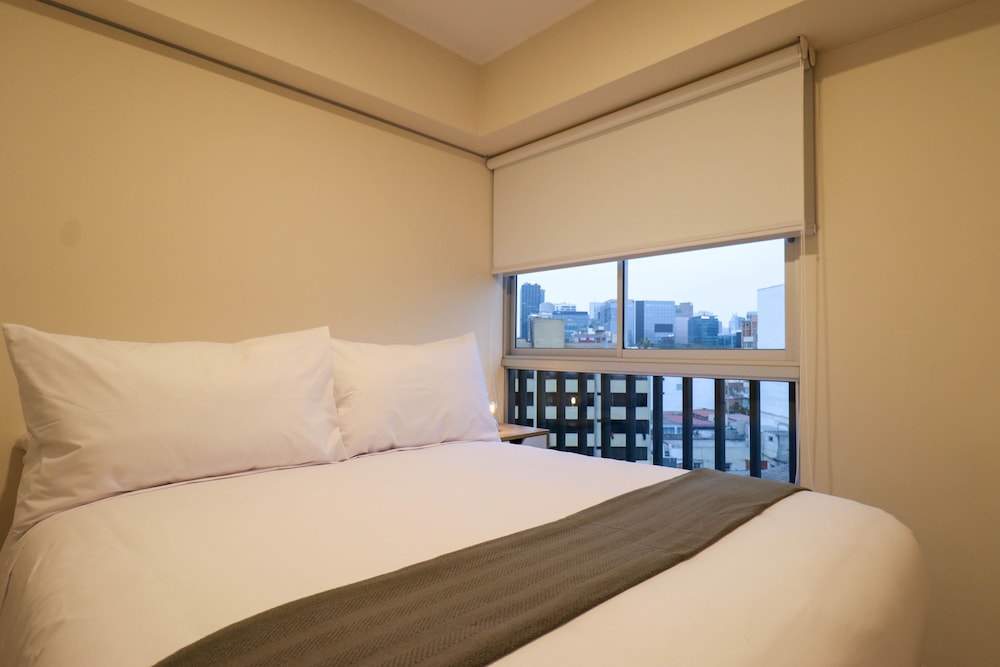 w Glorious 2BR w Balcony in San Isidro