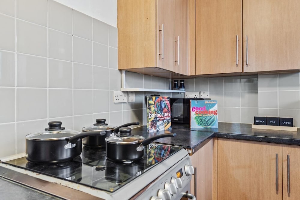 Apartment - Sleeps 4 - Business or City Breaks