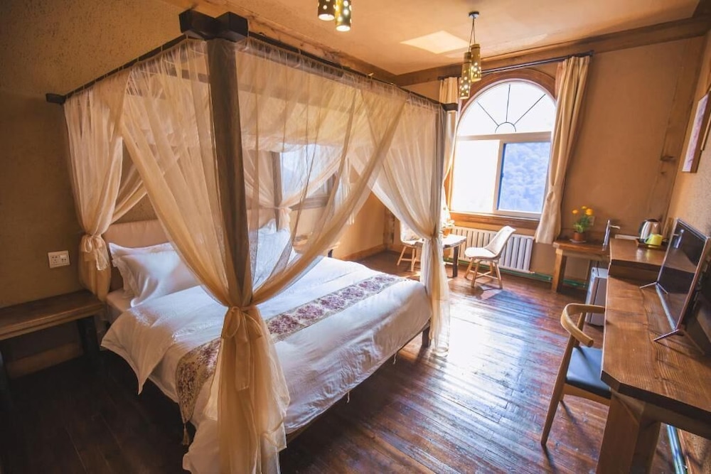 Guyue Caotang Inn view 4