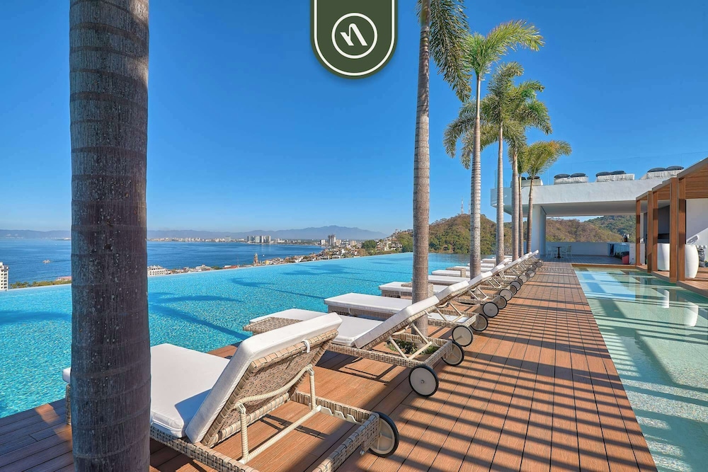 Luxury 1BR Condo With Private Terrace - Ocean View
