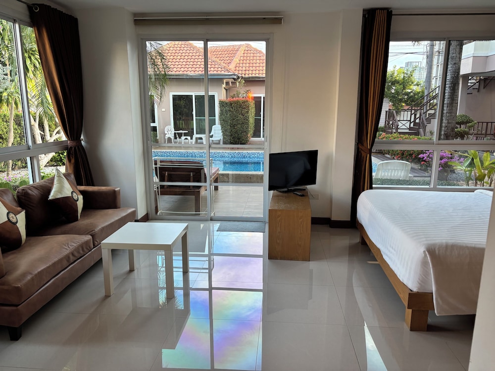 khun mai villa