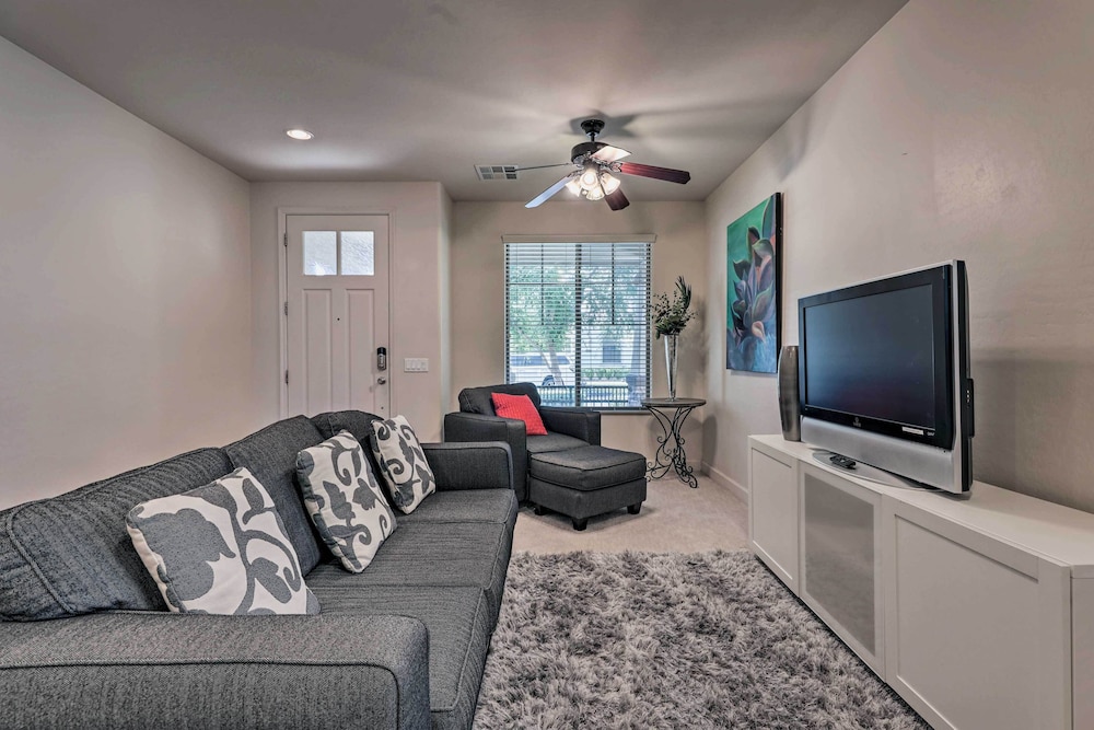 Idyllic Gilbert Abode w/ Private Pool: Near Golf!